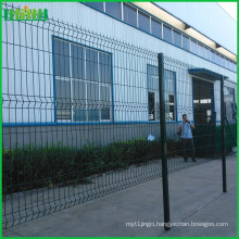 Factory price cheap and fine China 6ft wire mesh fence highway mesh fence panels